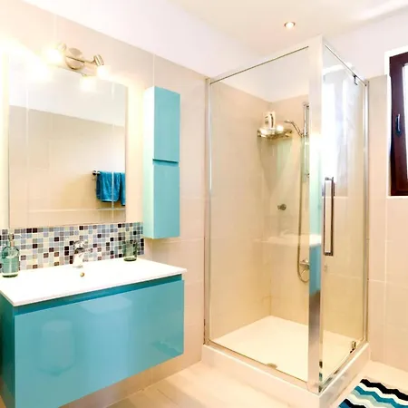 Petalouda By * Kalathos