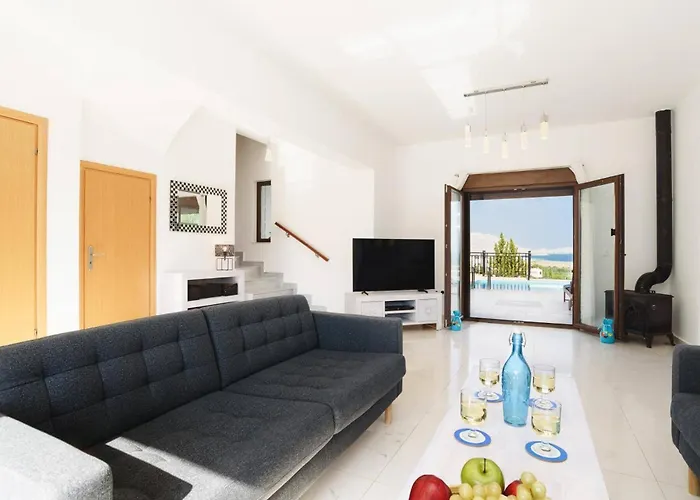 Petalouda By * Kalathos