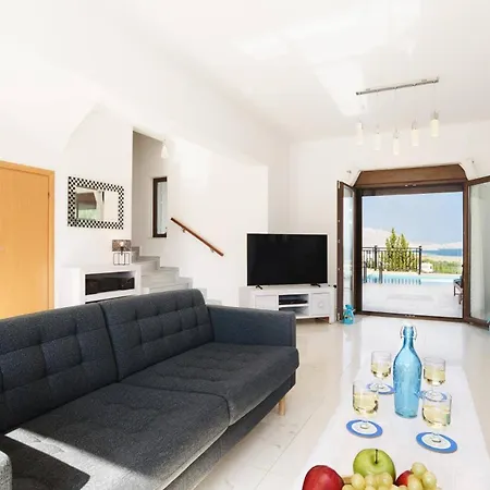 Petalouda By * كالاثوس