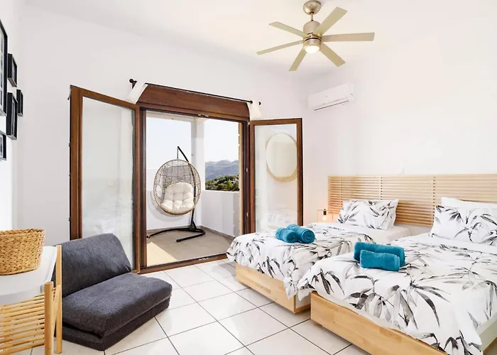 Petalouda By فيلة كالاثوس